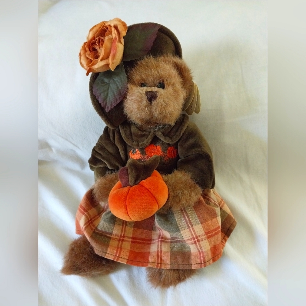 The Bearington Bears Autumn Harvester Fall Colors #1079 14" Tall Velvet Pumpkin